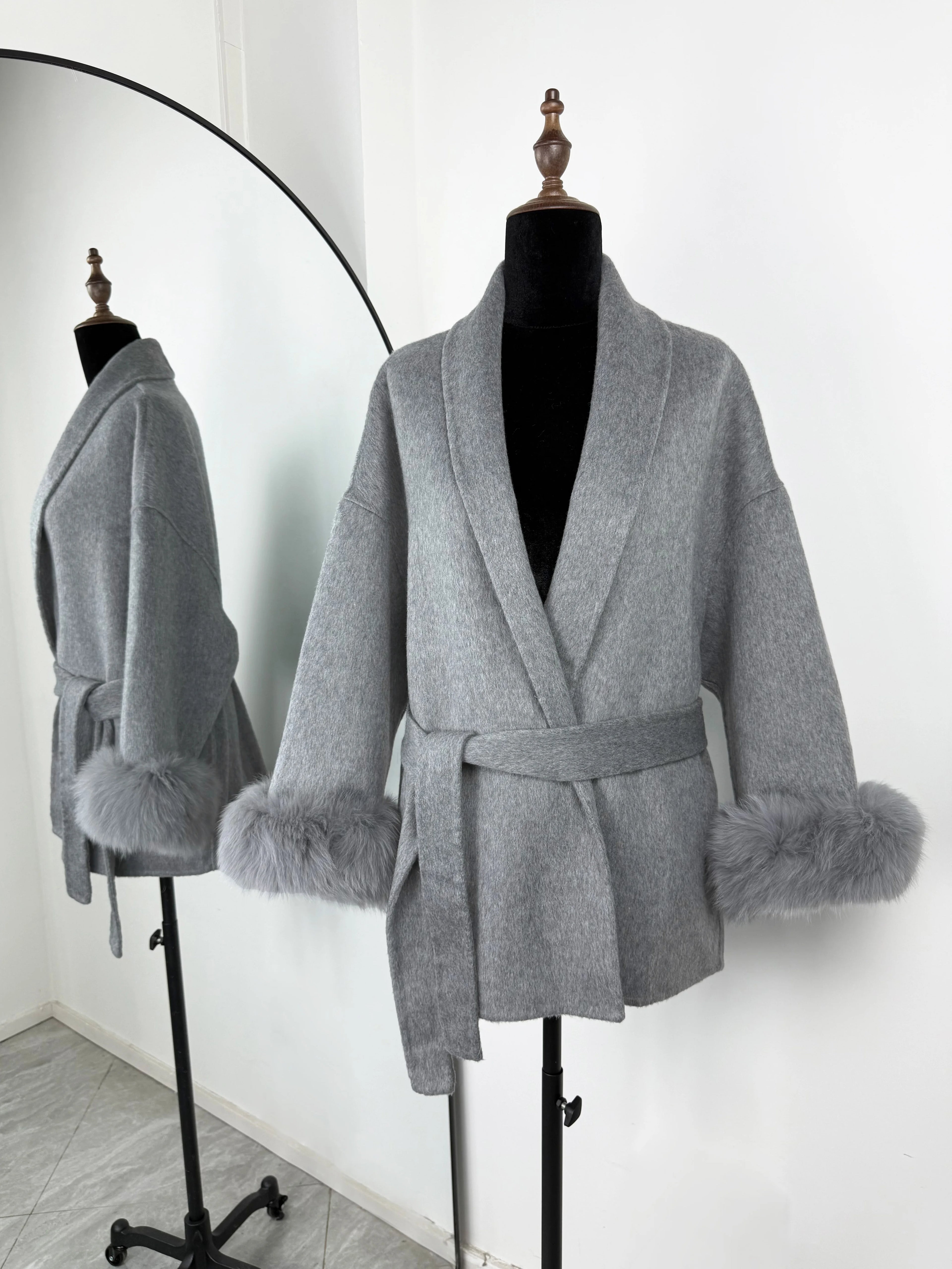 Women’s Elegant Short Wool Coat with Fox Fur – Removable Double-Sided Overcoat