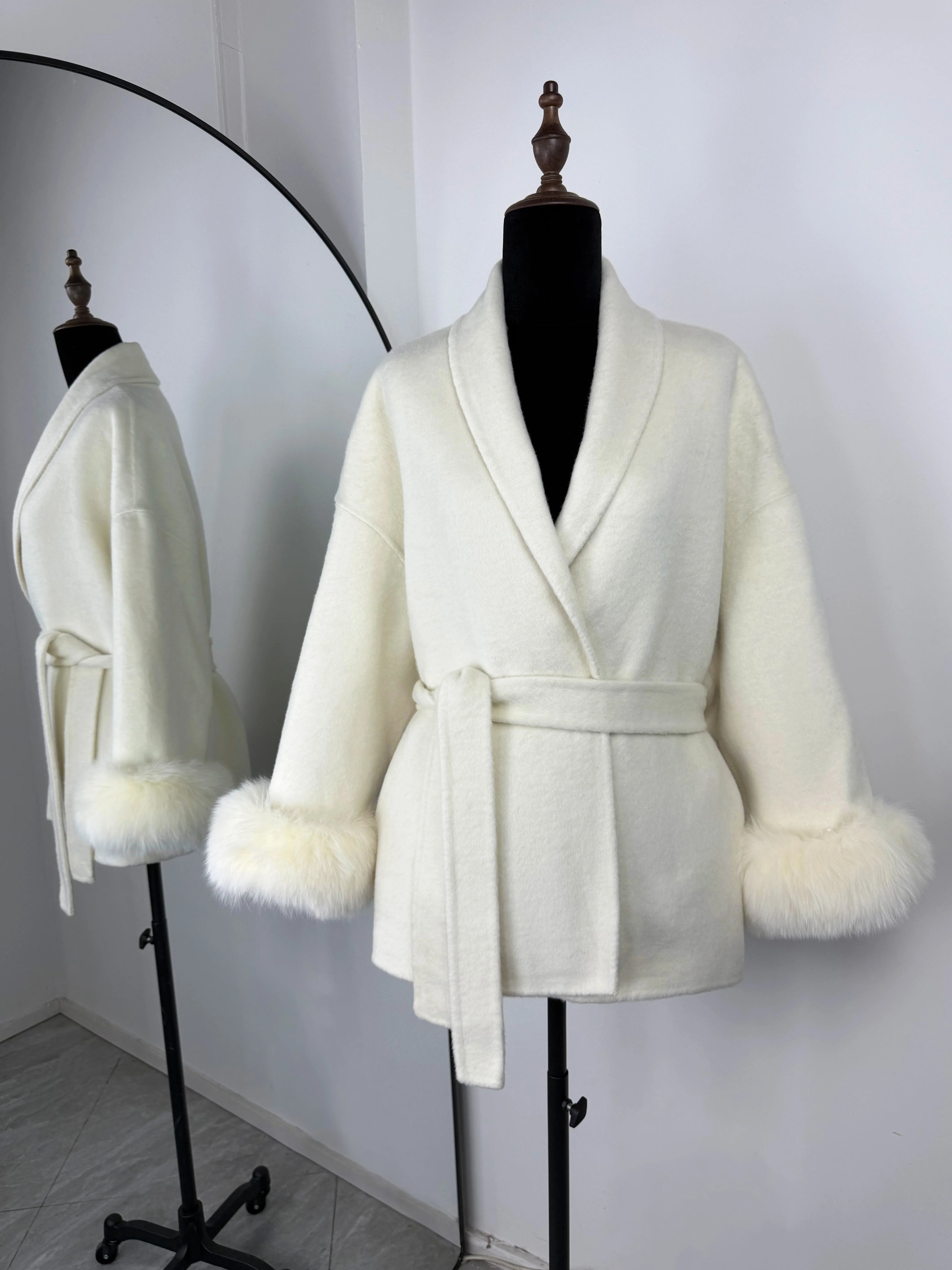 Women’s Elegant Short Wool Coat with Fox Fur – Removable Double-Sided Overcoat
