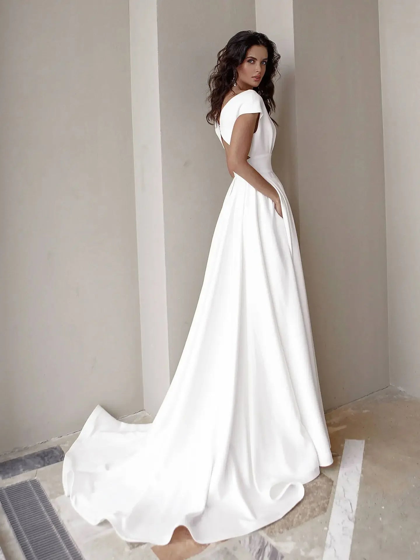 Women’s Elegant White Long Dress – Lace Hem Wrap Chest Evening Gown