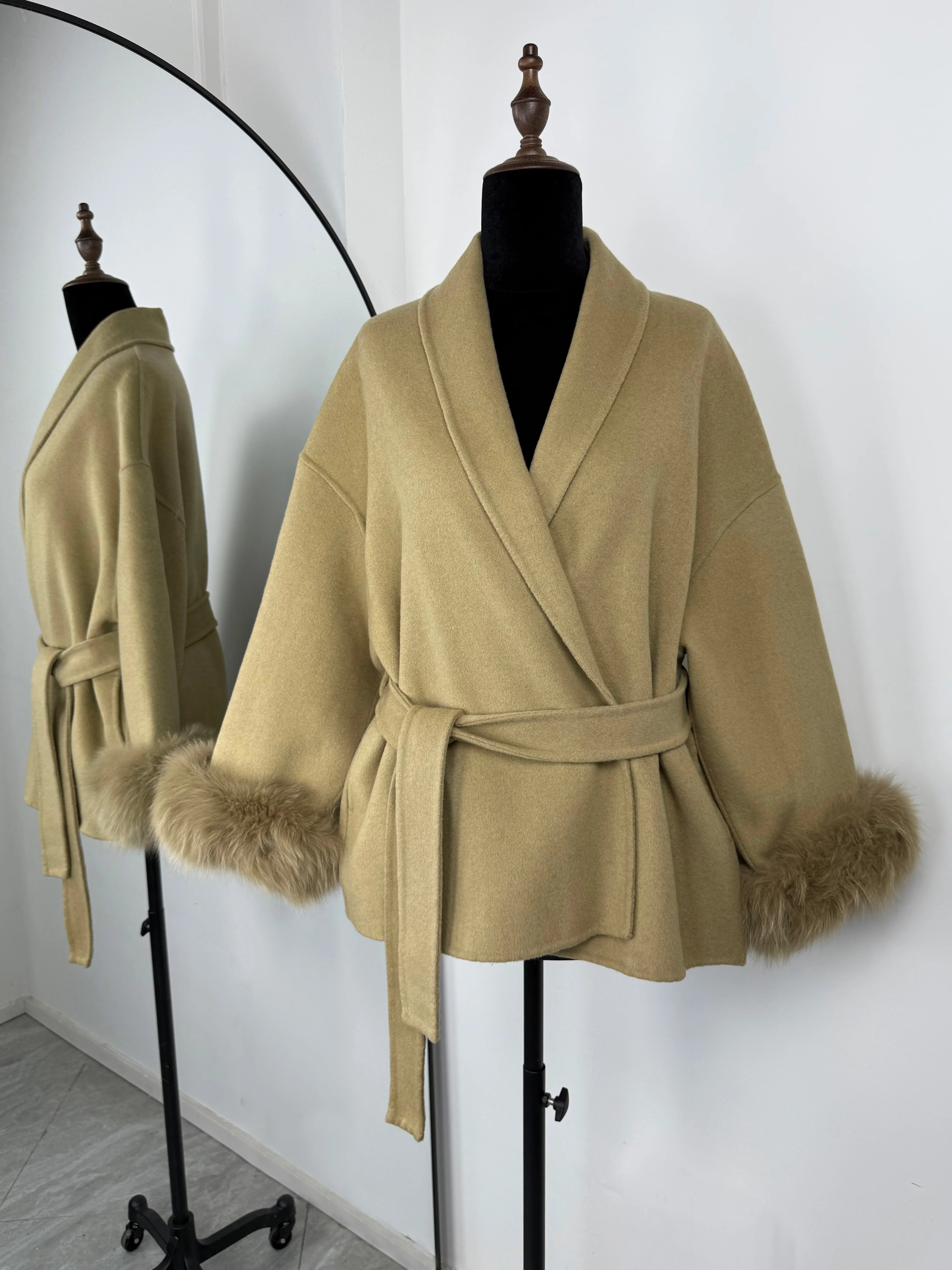 Women’s Elegant Short Wool Coat with Fox Fur – Removable Double-Sided Overcoat