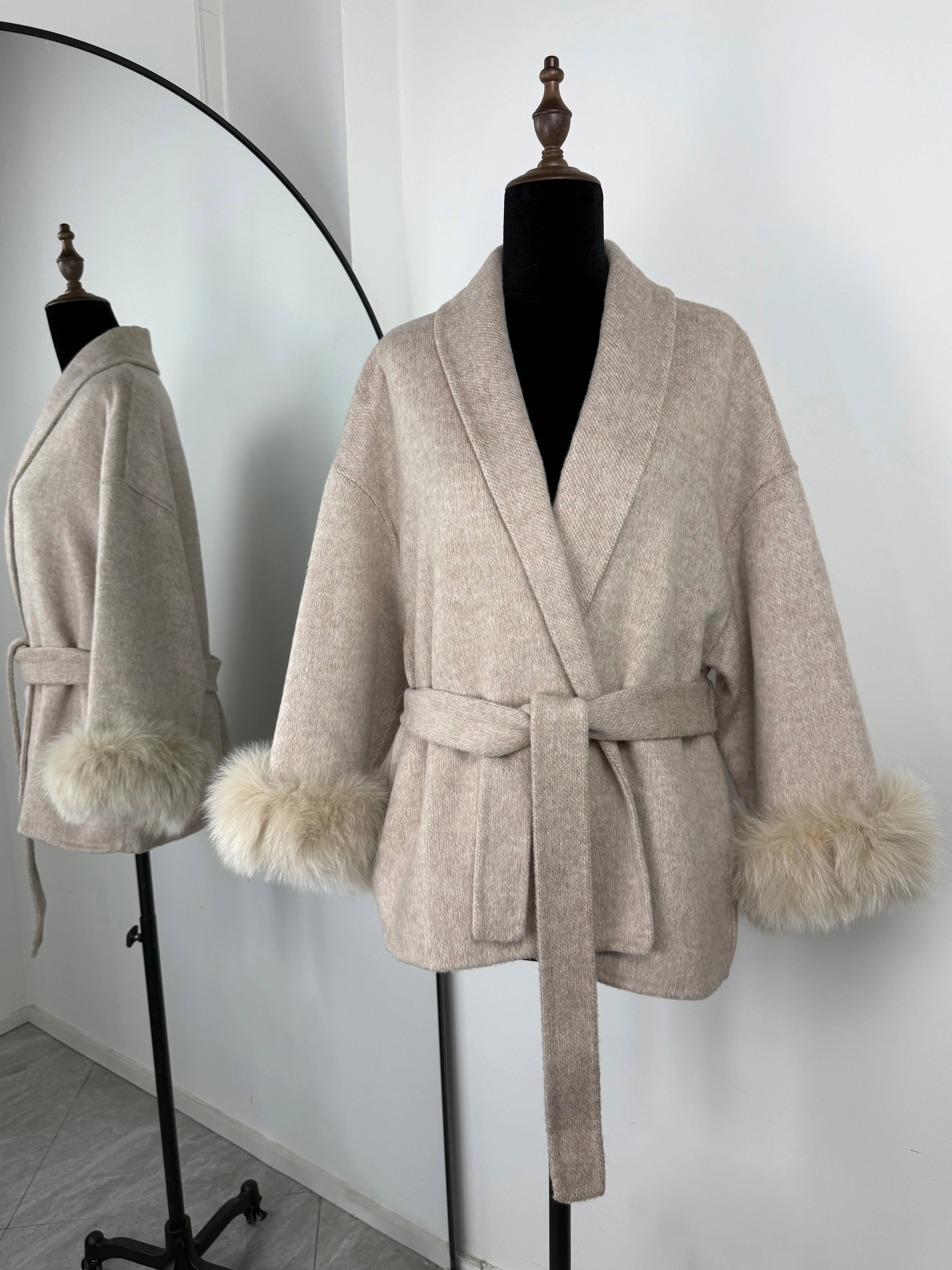 Women’s Elegant Short Wool Coat with Fox Fur – Removable Double-Sided Overcoat
