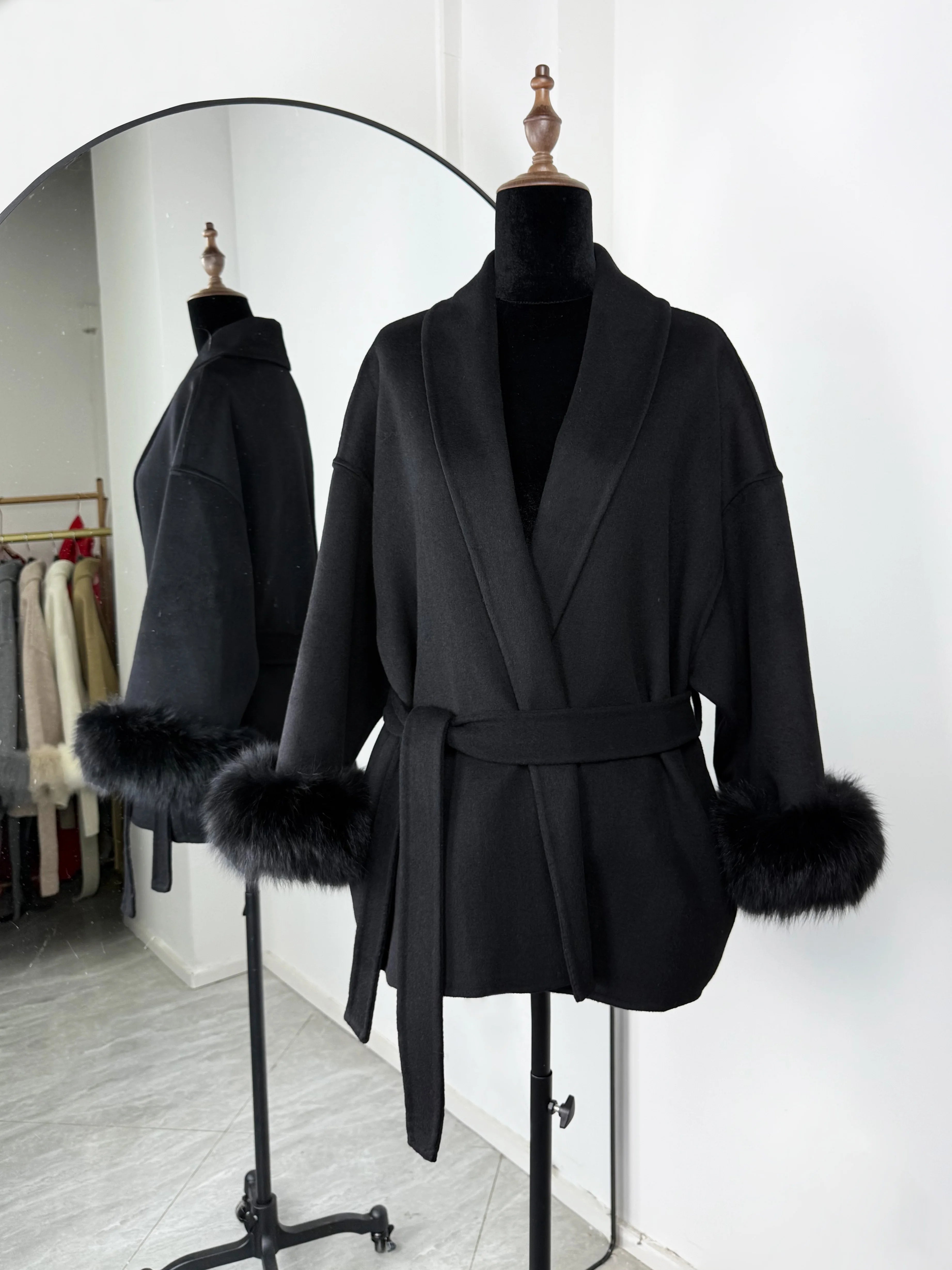 Women’s Elegant Short Wool Coat with Fox Fur – Removable Double-Sided Overcoat